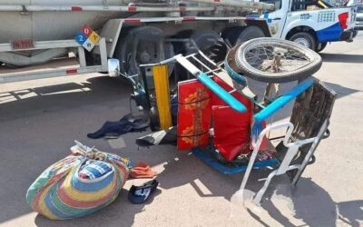 DOS HERIDOS DE CONSIDERACIÓN, LUEGO QUE TRICIMOTO SE PASARA LA LUZ ROJA Y COLISIONARA CONTRA TRAILER DE COMBUSTIBLE