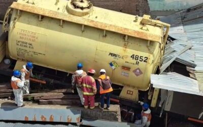 TREN DE PERURAIL SE DESCARRILA AFECTANDO VIVIENDA EN LA ESTACIÓN SAN PEDRO