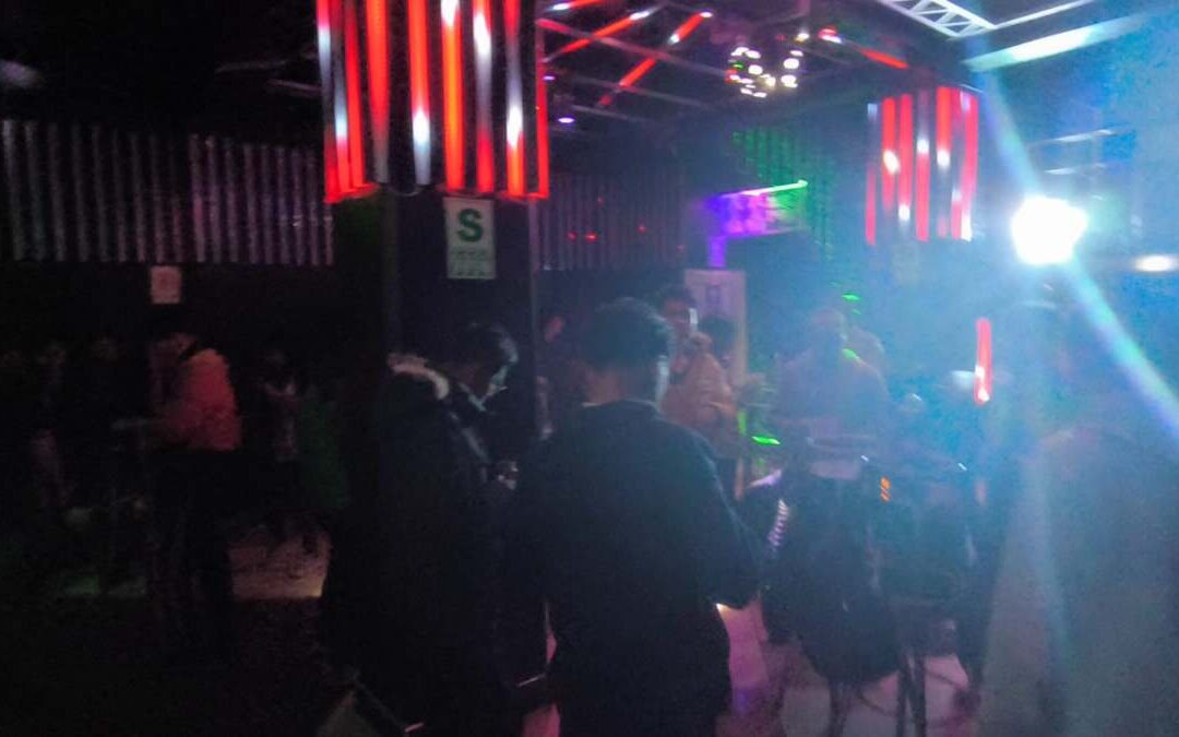 Multan con S/10 mil a discoteca que atendía sin tener licencia y expendía licores de dudosa procedencia