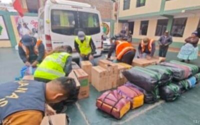 Incautan más de 200 mil cigarrillos y toneladas de medias de contrabando en Puno