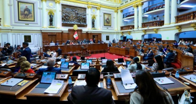 Congreso no logró los votos necesarios para la reelección de alcaldes y gobernadores, y eliminación de movimientos regionales