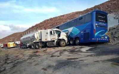 Triple choque en la variante de Uchumayo deja varios heridos en Arequipa