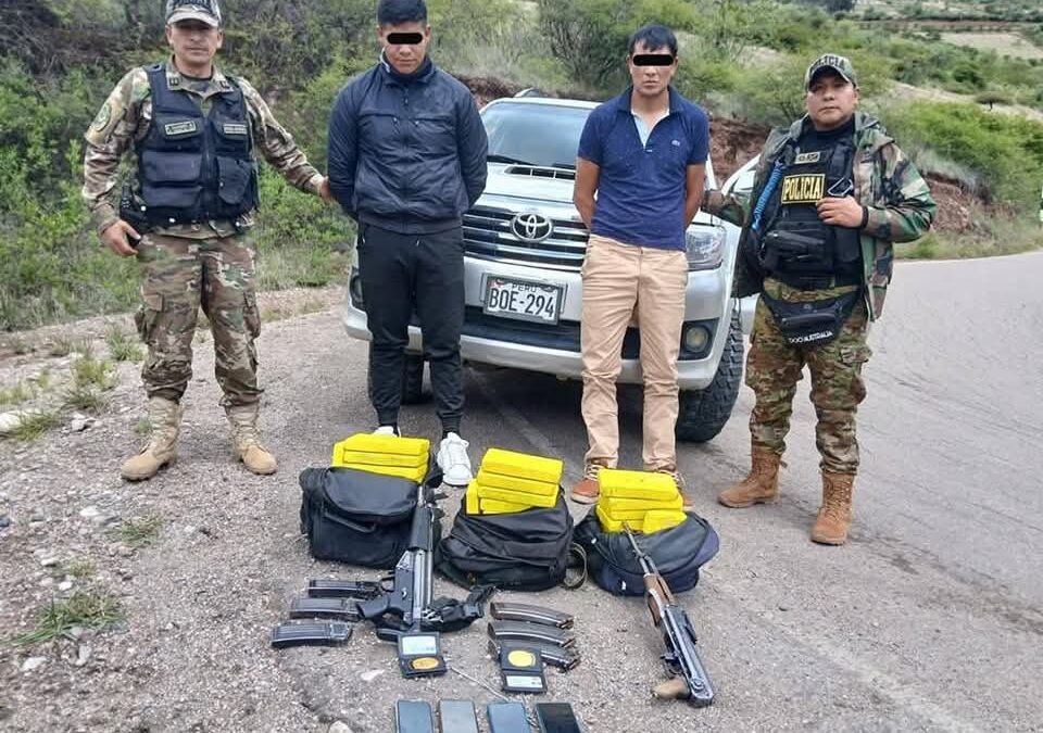 Detienen a dos policias de la Dirandro por transportar droga