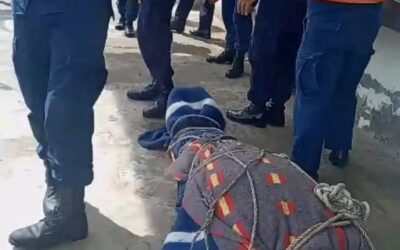 PUNO| FUEGO CONTRA LA DELINCUENCIA!!! VECINOS DEL BARRIO HUAJSAPATA QUEMARON BIENES DE CANTINAS ILEGALES. MUNICIPIO OPTÓ POR CLAUSURARLAS