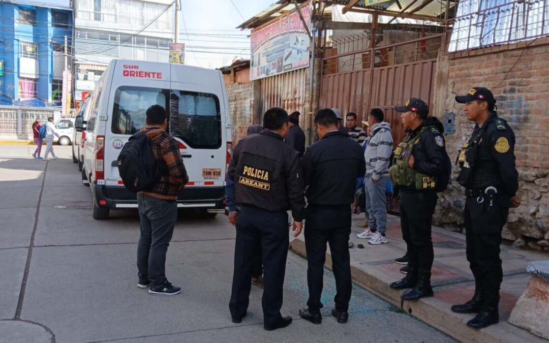 PUNO| BOMBEROS RESCATARON A MASCOTA QUE QUEDÓ ATRAPADA EN CANAL PLUVIAL