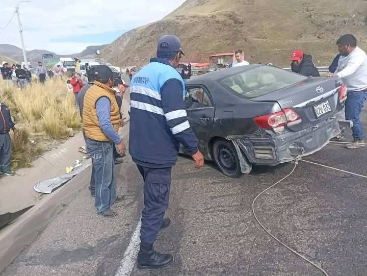UN FALLECIDO Y DOS HERIDOS ES EL SALDO DEL CHOQUE ENTRE DOS VEHÍCULOS EN LA CARRETERA PUNO – AREQUIPA
