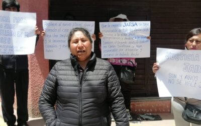 Madre de Familia Realiza Plantón en Fiscalía de Lampa Exigiendo Justicia por Accidente