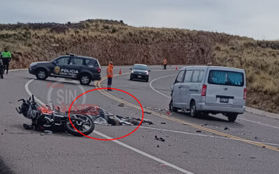 Un fallecido y otro gravemente herido tras choque de moto lineal contra minivan en carretera Puno – Juliaca