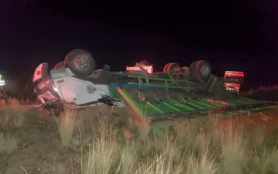 CONDUCTOR RESULTÓ HERIDO TRAS VOLCADURA DE CAMIÓN CON LADRILLOS