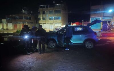 Taxi impactado por vehículo que escapó en accidente de tránsito en Puno