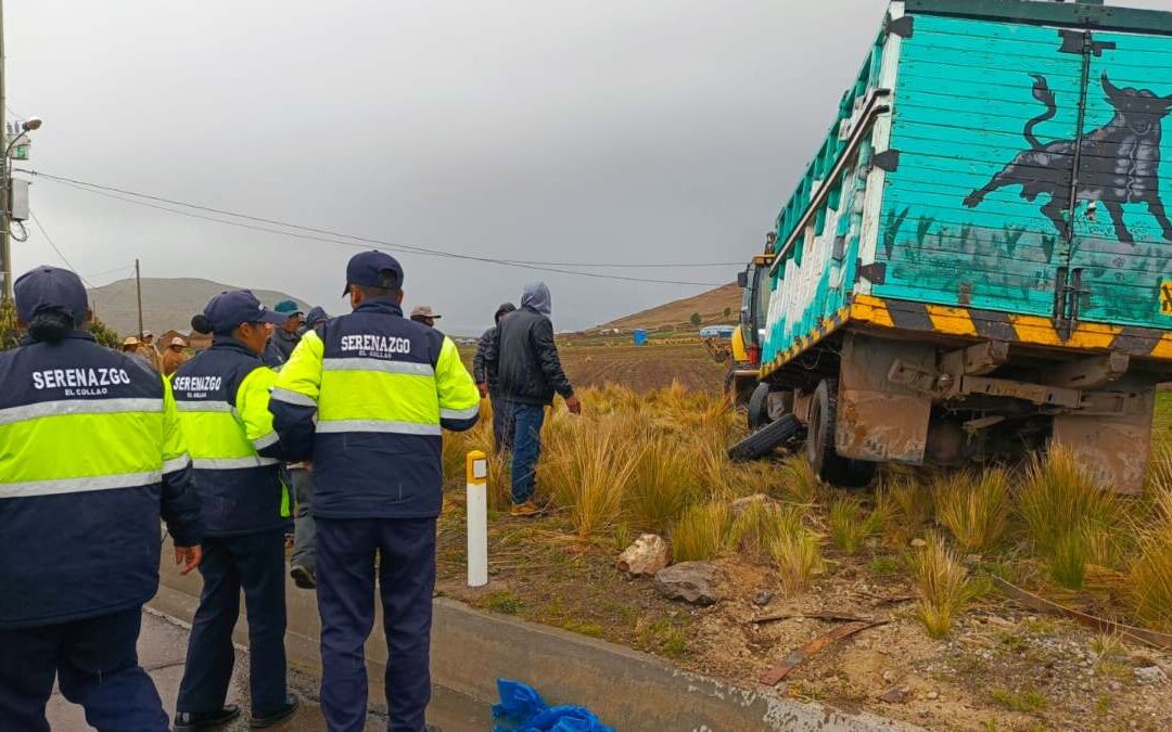 CAMIÓN SE DESPISTÓ EN JAQUENCACHI, DEJANDO DAÑOS MATERIALES
