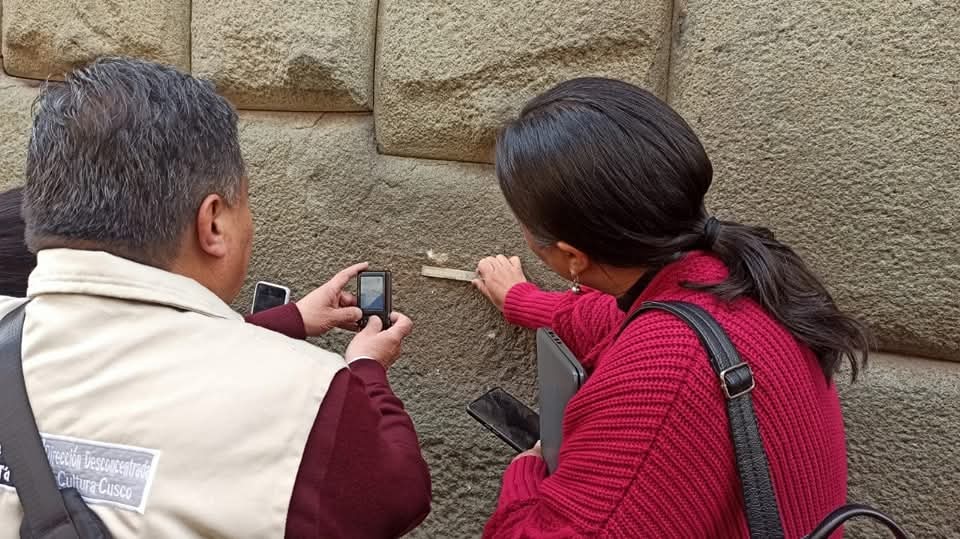 ATENTAN CONTRA LA PIEDRA DE LOS 12 ÁNGULOS. POBLACIÓN Y AUTORIDADES EXIGEN MÁXIMA SANCIÓN PARA VÁNDALO