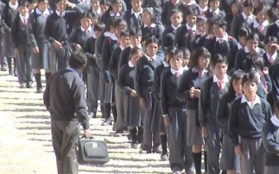 PROPONEN EL RETORNO DEL UNIFORME PLOMO PARA TODOS LOS COLEGIOS PÚBLICOS
