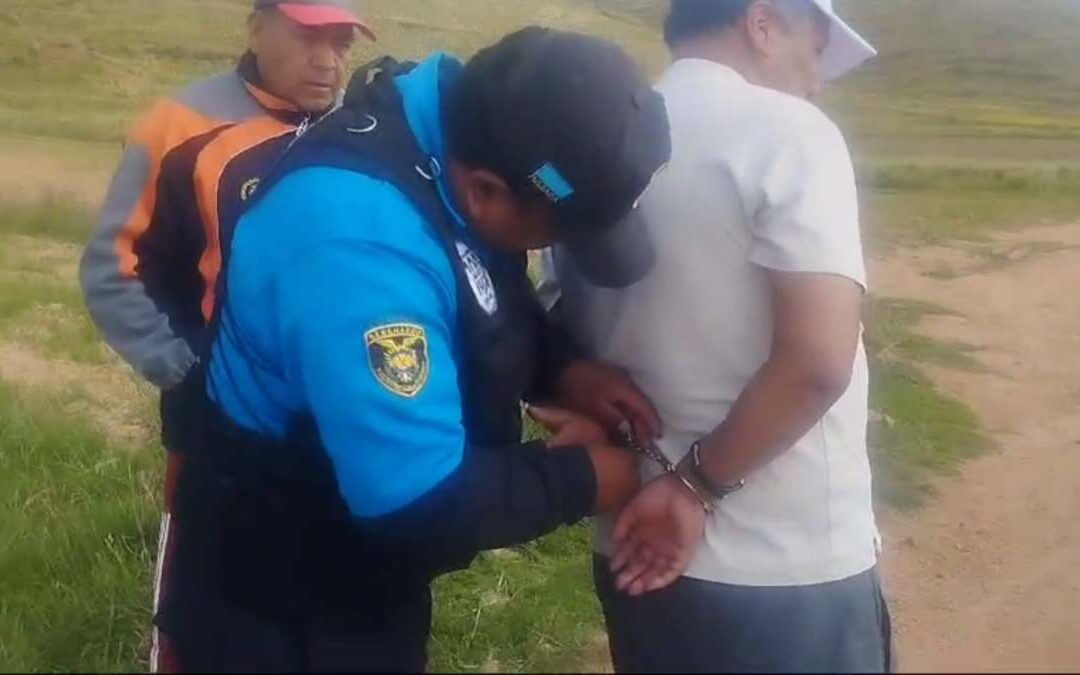 Vea el video|VEHÍCULO SE EMPOTRA CONTRA CAMIÓN CISTERNA EN LA AVENIDA EJERCITO. AL INTERIOR DE LA CAMIONETA SE ENCONTRÓ UNA CAJA DE CERVEZA