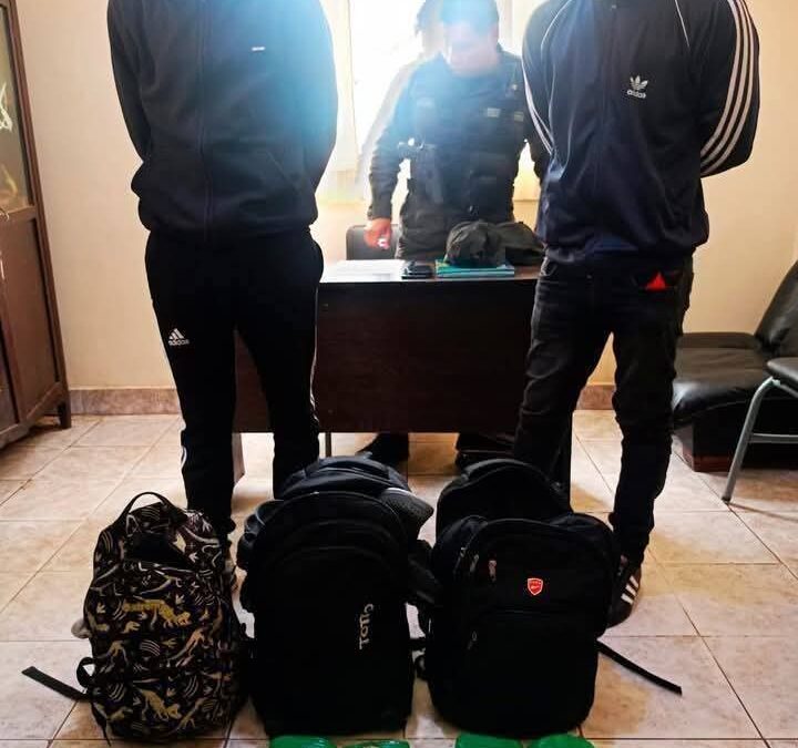 CAPTURAN A VENEZOLANOS CON 12 KILOS DE DROGA EN DESAGUADERO – BOLIVIA