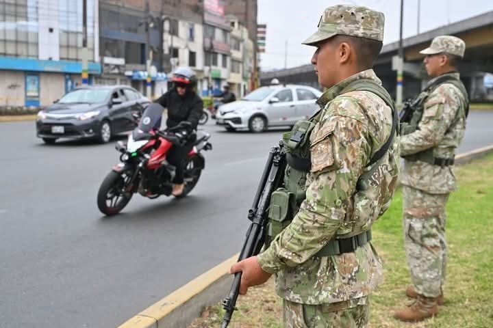 GOBIERNO DECRETA ESTADO DE EMERGENCIA DE LIMA Y CALLAO. PERO CALLAN SOBRE MINISTRO SANTIVAÑEZ