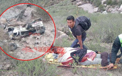 TRES PERSONAS FALLECIDAS, AL CAER UNA CAMIONETA AL BARRANCO, EN YURA