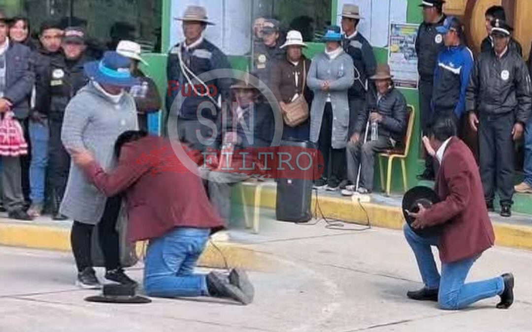 ALCALDE DE HUACULLANI, TITO APAZA PIDIÓ PERDÓN DE RODILLAS A SU ESPOSA Y A SU PUEBLO, TRAS REVELARSE VIDEOS DE VIAJES DENPLACER JUNTO A TRABAJADORA MUNICIPAL Y OTRA MUJER