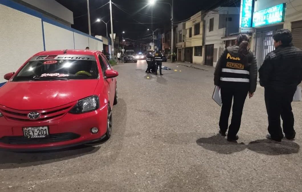 SICARIOS ABREN RÁFAGA DE DISPAROS Y ASESINAN A TAXISTA VENEZOLANO EN YANAHUARA
