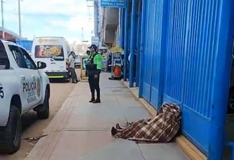 Mujer Falleció Repentinamente en Terminal de combis en Juliaca