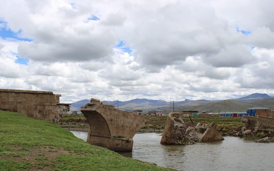 CONSORCIO JELM ELABORARÁ EXPEDIENTE TÉCNICO PARA RECONSTRUCCIÓN DE PUENTE COLONIAL DE CALICANTO DE LAMPA