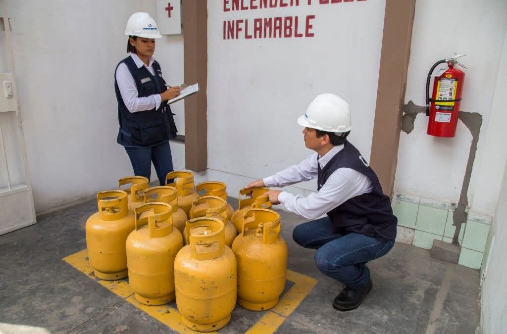 INMOVILIZAN 800 GARRAFAS DE GAS POR INCUMPLIR NORMAS DE SEGURIDAD. OSINERMIN PIDE VERIFICAR ROTULADO DE CILINDROS