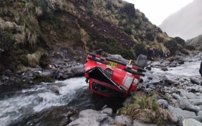 IDENTIFICAN A LOS OCUPANTES DE CAMIONETA QUE CAYÓ A UN BARRANCO EN LA VÍA JULIACA – SANDIA