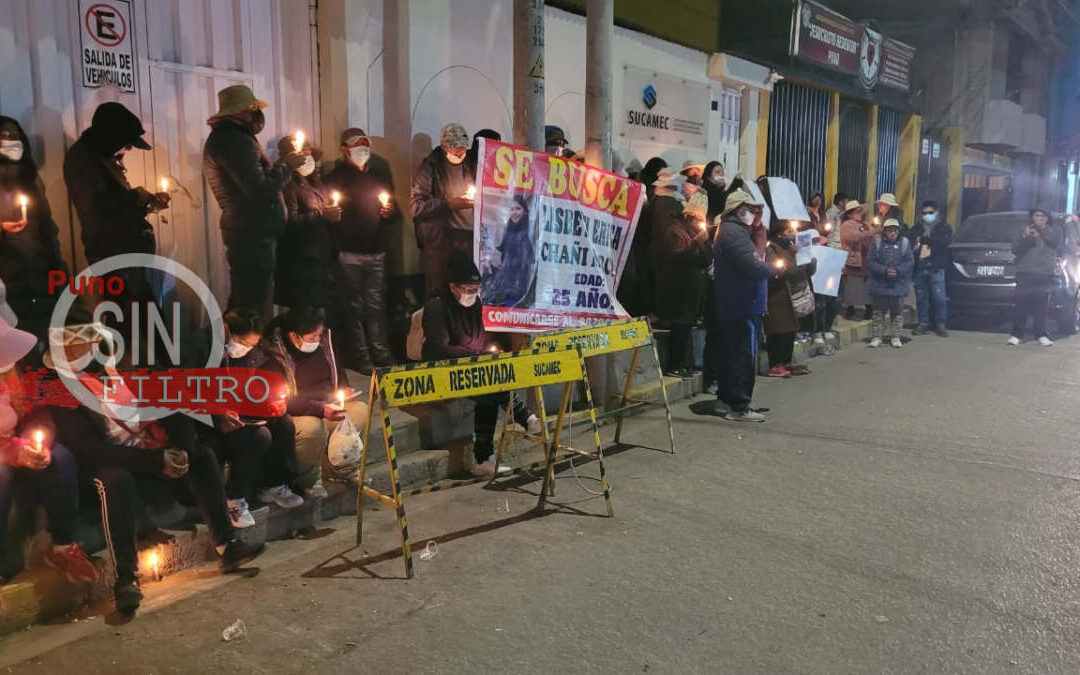FAMILIA REALIZA VIGILIA LUEGO DE HALLAZGO DE RESTOS DE LISBETH CHAÑI EN UN PUENTE CAMINO A LORIPONGO