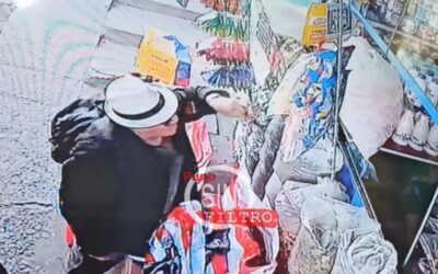 VIDEO| CÁMARAS CAPTAN A SUJETO ROBANDO CELULAR EN UN PUESTO DEL MERCADO BELLAVISTA