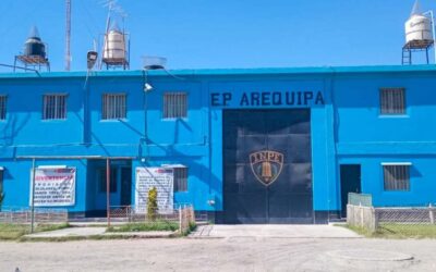 INTERVIENEN A MUJER QUE INTENTABA INGRESAR CELULAR Y AUDÍFONOS AL PENAL DE AREQUIPA