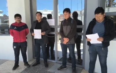 ESTUDIANTE DE LA «UNA» SE ENCANDENA EN VICERRECTORADO TRAS SER RETIRADO DEL CONSEJO UNIVERSITARIO