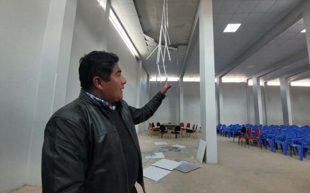 TRAS CAÍDA DEL FALSO TECHO, BUSCAN DECLARAR EN RIESGO EL 2DO PISO DE LA FRFC. OBRA FUE ENTREGADA APENAS HACE 7 MESES ATRÁS