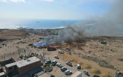 INCENDIO ARRASÓ VIVIENDAS EN ASENTAMIENTO HUMANO 28 DE JULIO EN ILO