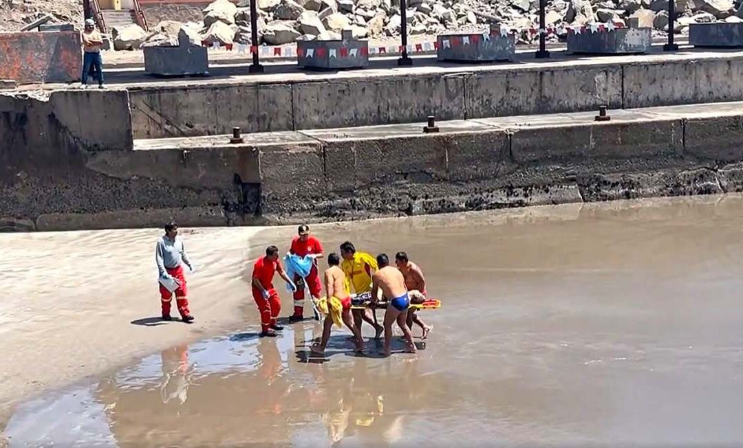 DOCENTE PUNEÑO MUERE TRAS SALVAR A SU ALUMNO DE AHOGARSE EN PLAYAS DE MOLLENDO