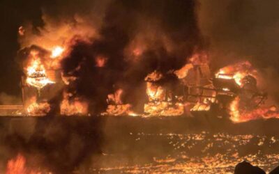 AREQUIPA | DOS PERSONAS FALLECEN TRAS CHOQUE E INCENDIO DE DOS VEHÍCULOS EN LA PANAMERICANA SUR