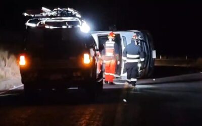 MINIVÁN QUE VIAJABA DE AREQUIPA A PUNO SE DESPISTÓ EN EL TRAMO TIQUILLACA – PUNO