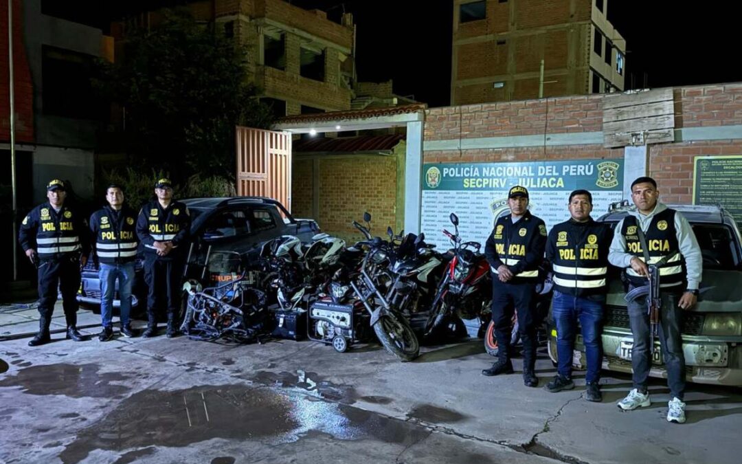 POLICÍA PUSO AL DESCUBIERTO VIVIENDA USADA COMO GUARIDA DE “ROBACARROS”. HALLAN CAMIONETA ROBADA EN CUSCO