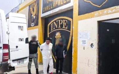 TRASLADAN AL PENAL DE CHALLAPALCA A INTERNO QUE FUE SORPRENDIDO CON DROGA DURANTE OPERATIVO EN EL EP DE JULIACA