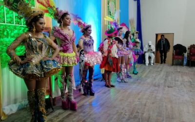 KAREN APAZA CHÁVEZ ES CORONADA COMO SEÑORITA FOLKLORE LAMPA 2025