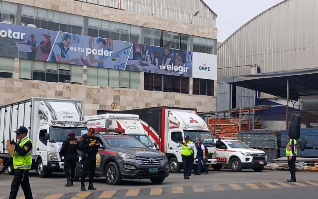 ONPE DESPLIEGA MATERIAL ELECTORAL CON RESGUARDO POLICIAL PARA LAS ELECCIONES PRIMARIAS