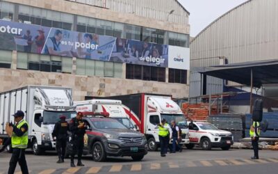 ONPE DESPLIEGA MATERIAL ELECTORAL CON RESGUARDO POLICIAL PARA LAS ELECCIONES PRIMARIAS