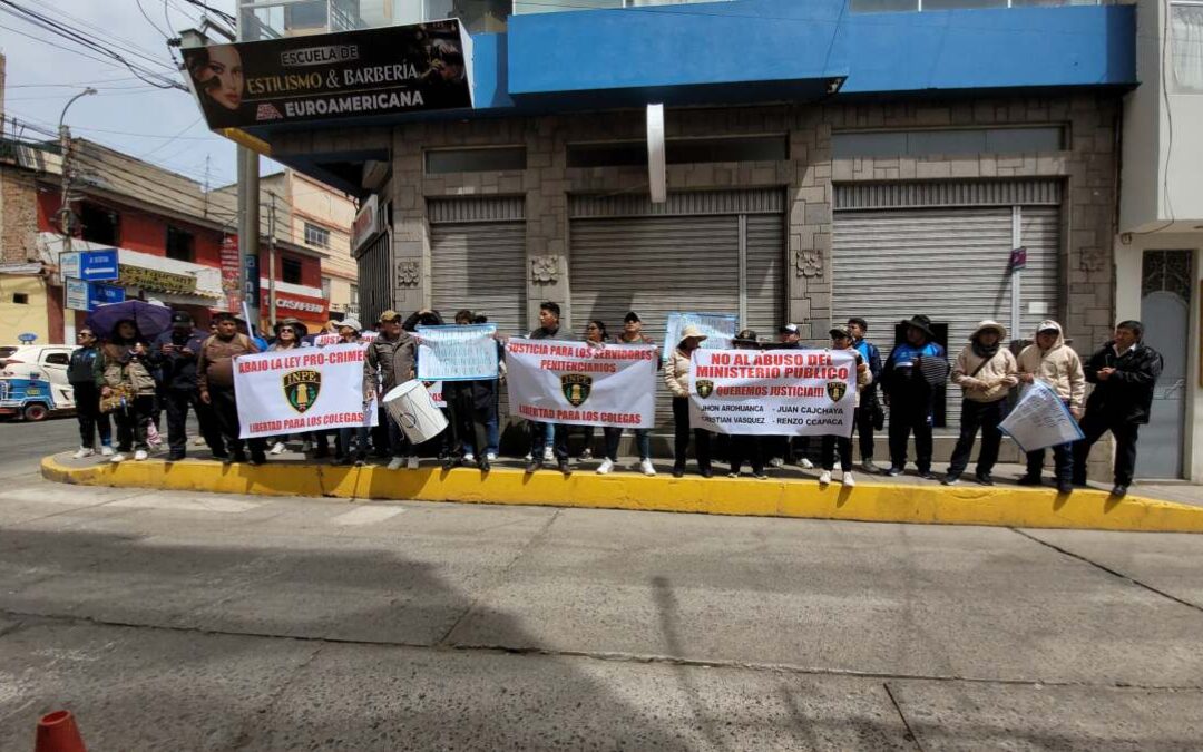 AMENAZAN CON HUELGA NACIONAL INDEFINIDA. TRABAJADORES DEL INPE PIDEN LIBERTAD PARA SUS COMPAÑEROS ACUSADOS DE TORTURAR A REO DEL PENAL DE PUNO