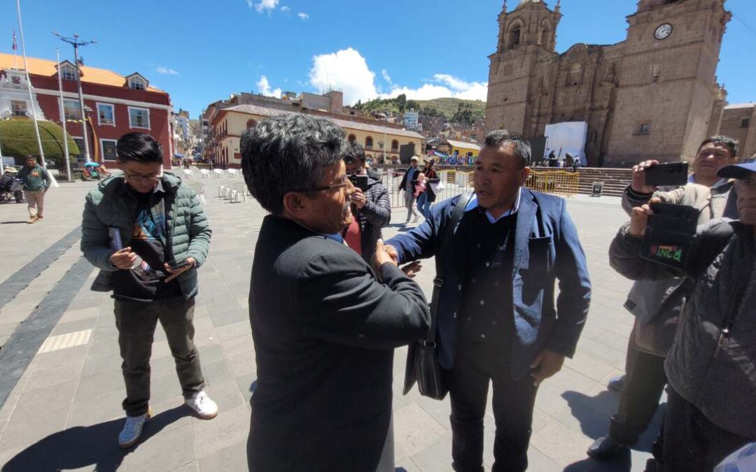 FÉLIX SUASACA EXIGE RENUNCIA DE HERNÁN LARICO COMO PREFECTO REGIONAL Y LE DA PLAZO DE 24 HORAS