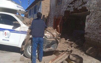 LAMPA: AMBULANCIA IMPACTA CONTRA VIVIENDA EN PALCA Y DEJA DAÑOS DE CONSIDERACIÓN