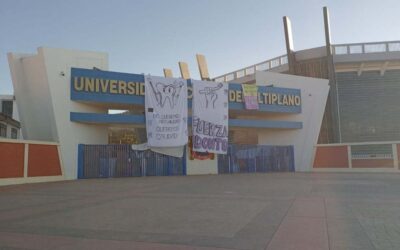 PUNO: ESTUDIANTES DE ODONTOLOGÍA TOMAN EL CAMPUS DE LA «UNA» Y EXIGEN CLASES PRESENCIALES Y AMPLIACIÓN DEL SEMESTRE