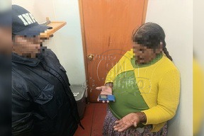 INTERVIENEN A MUJER POR PRETENDER INGRESAR UN CELULAR AL PENAL DE PUNO